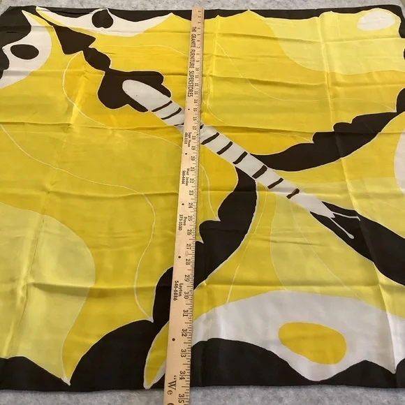 Yellow Black and White Vintage Scarf 70s Vibe Symmetrical Butterfly Signed - Picture 4 of 5